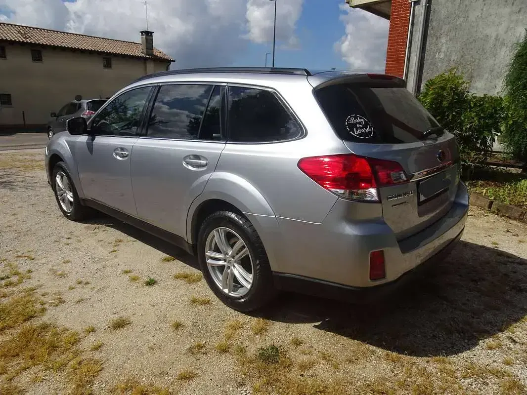 Usata Subaru Outback Trend 150 CV (110 kW) 2012 Grigio Station wagon