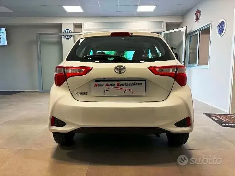 Usata Toyota Yaris Active 69 CV (50 kW) 2018 Bianco Berlina
