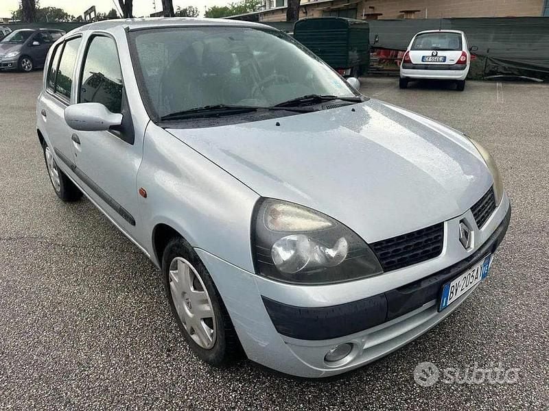 Usata Renault Clio II Expression 98 CV (72 kW) 2001 Grigio Berlina