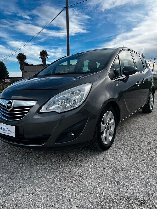Grigio Usata 2012 Opel Meriva Monovolume | 3400 € (Super prezzo) - Immagine 1/4