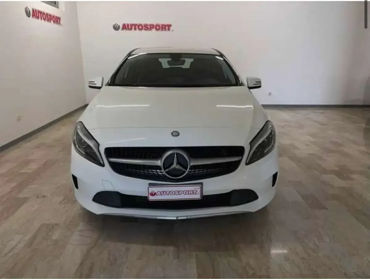 Usata Mercedes A180 109 CV (80 kW) 2016 Bianco Utilitaria