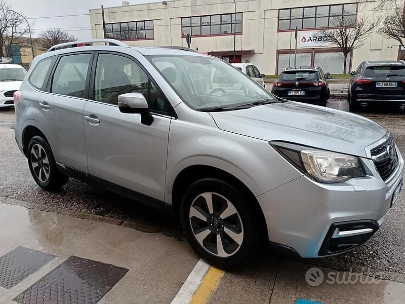 Grigio Usata 2017 Subaru Forester SUV | 13.800 € (Super prezzo) - Immagine 1/4