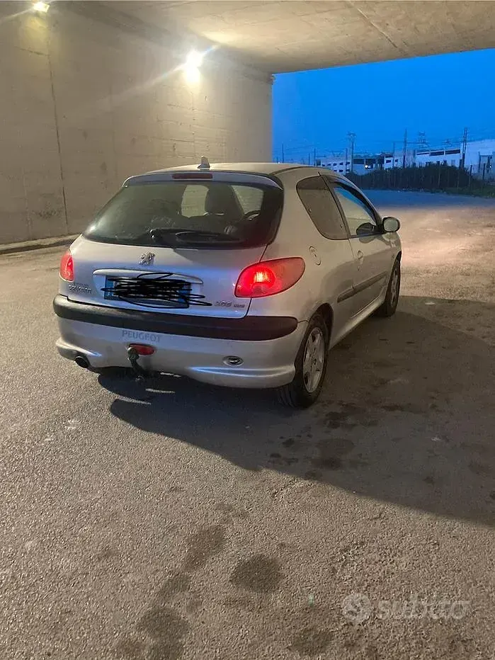 Usata Peugeot 206 68 CV (50 kW) 2003 Grigio Berlina