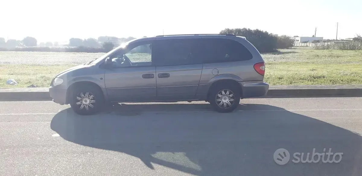 Usata Chrysler Grand Voyager 150 CV (110 kW) 2007 Grigio Monovolume