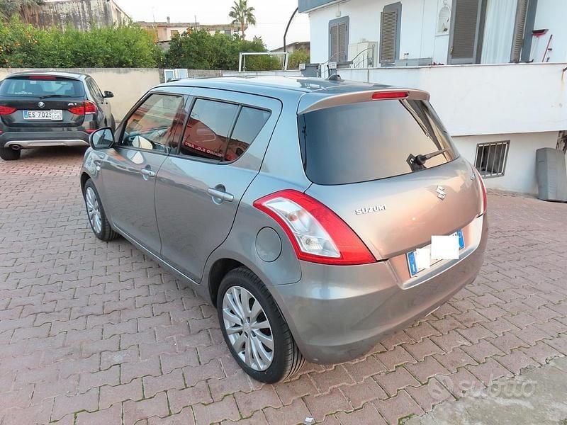 Usata Suzuki Swift Style 75 CV (55 kW) 2012 Grigio Berlina