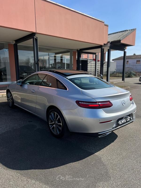 Usata Mercedes E220 194 CV (142 kW) 2018 Argento Coupé