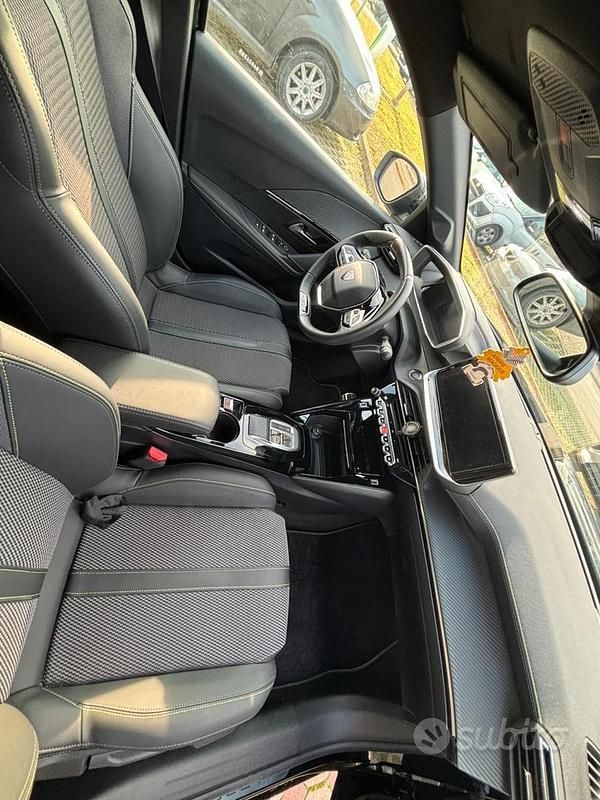Usata Peugeot 208 114 kW (156 CV) 2025 Nero Utilitaria