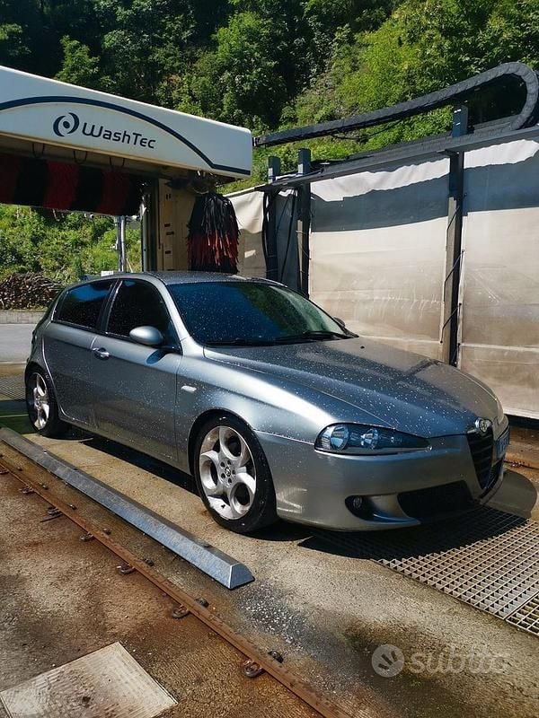 Usata Alfa Romeo 147 150 CV (110 kW) 2005 Utilitaria