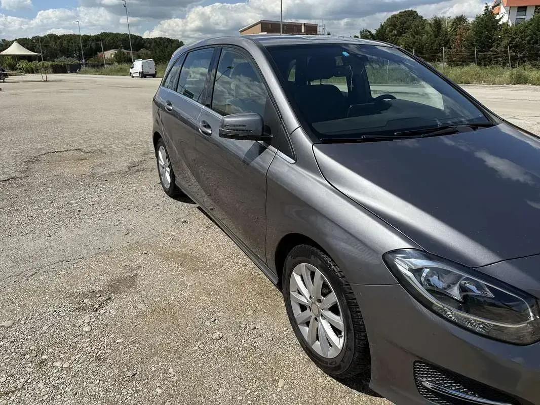 Usata Mercedes B180 109 CV (80 kW) 2015 Utilitaria