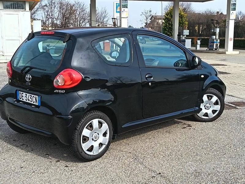 Usata Toyota Aygo Sol 67 CV (49 kW) 2007 Nero Utilitaria