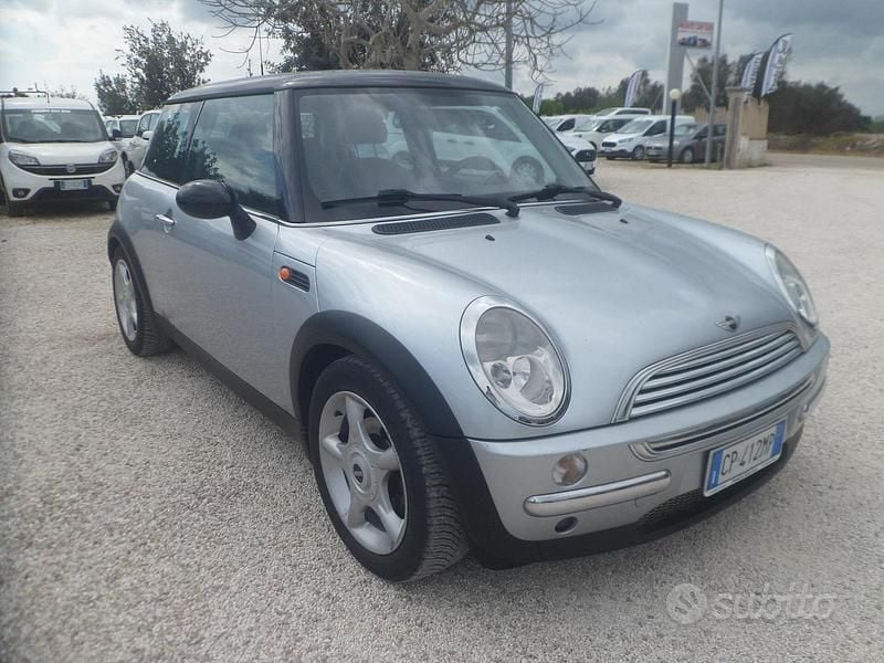 Usata Mini Cooper 116 CV (85 kW) 2005 Grigio Utilitaria