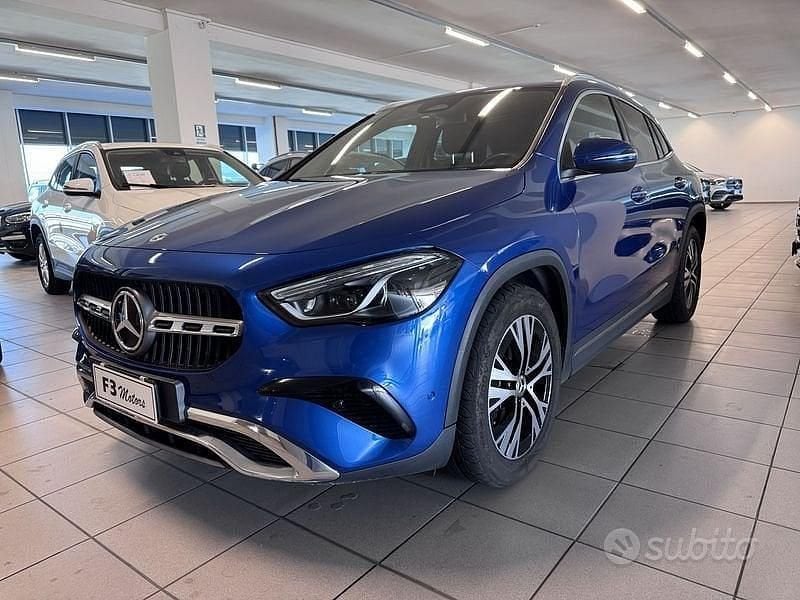 Blu/azzurro Usata 2023 Mercedes GLA200 Advanced SUV | 42.900 € (Molto cara) - Immagine 1/4