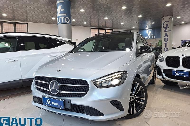 Usata Mercedes B200 149 CV (109 kW) 2019 Grigio Monovolume