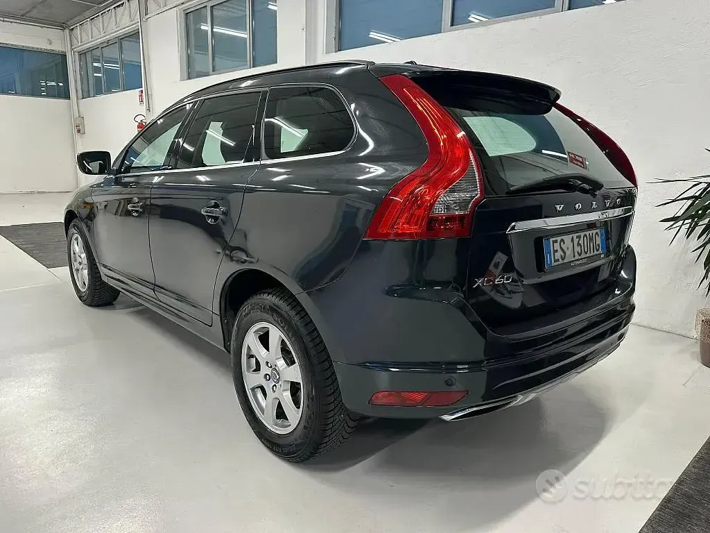 Usata Volvo XC60 Momentum 181 CV (133 kW) 2013 Gray SUV
