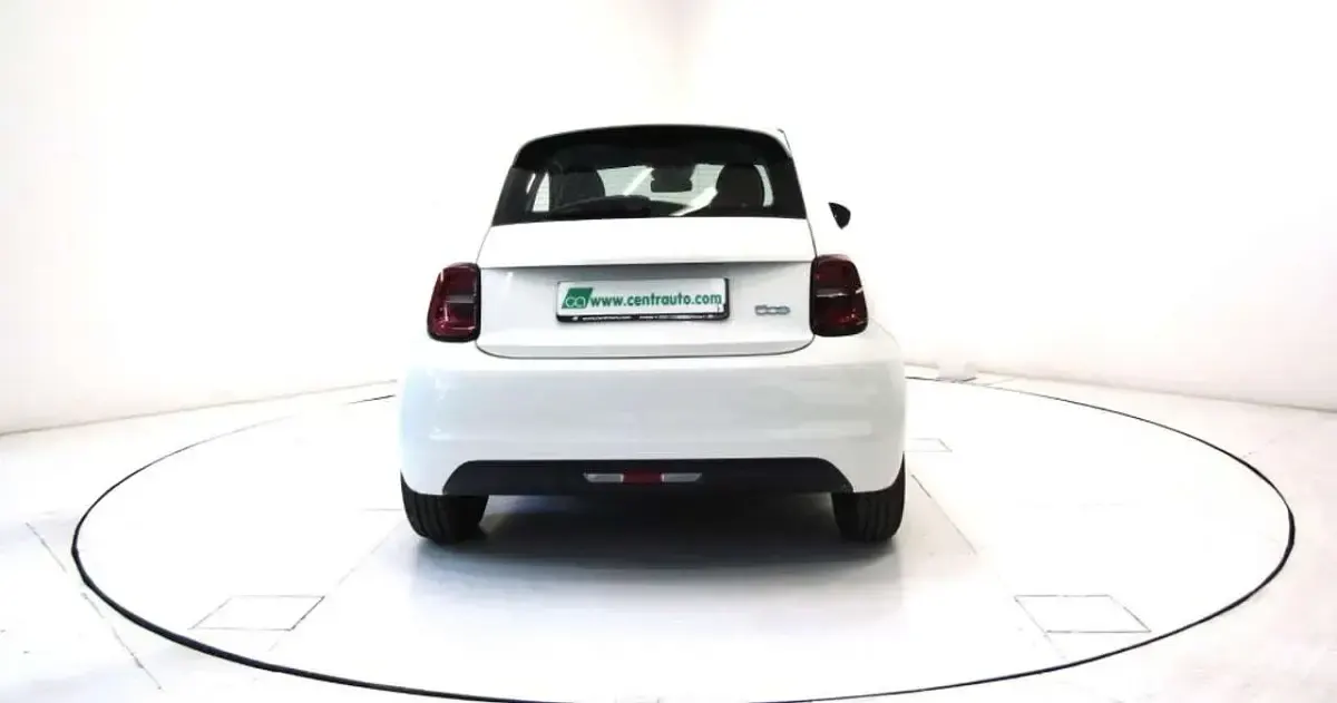 Usata Fiat 500e Action 42 kW (58 CV) 2023 Bianco Utilitaria