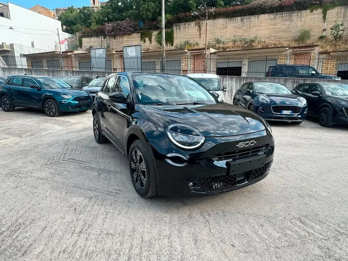 Usata Fiat 600 136 CV (100 kW) 2025 Nero SUV