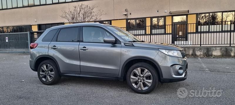Usata Suzuki Vitara 111 CV (81 kW) 2019 Grigio SUV