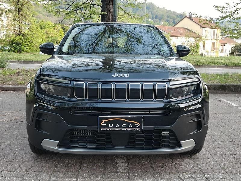 Käytetty Jeep Avenger Altitude 101 HP (74 kW) 2023 Musta Katumaasturi