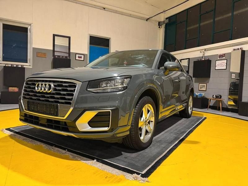 Usata Audi Q2 Sport 116 CV (85 kW) 2020 Grigio chiaro SUV