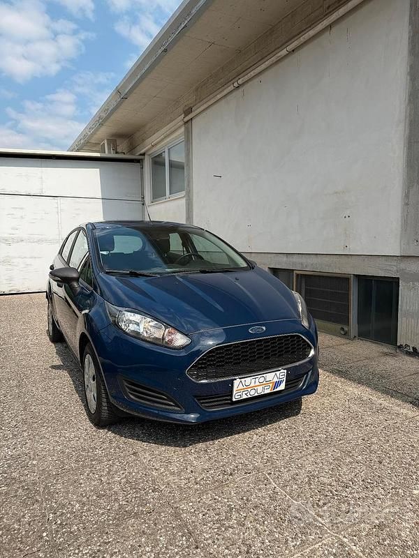 Usata Ford Fiesta 75 CV (55 kW) 2016 Blu Berlina