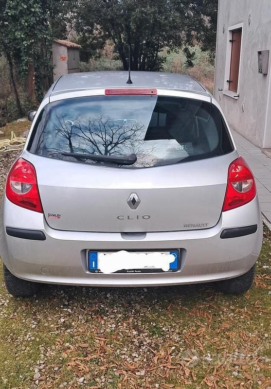Usata Renault Clio III 65 CV (47 kW) 2006 Grigio Berlina