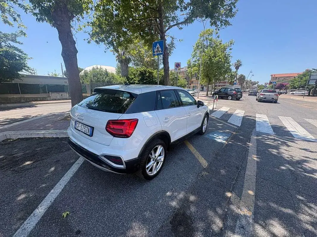 Usata Audi Q2 Business 116 CV (85 kW) 2021 Bianco SUV