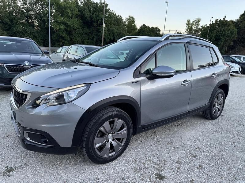 Usata Peugeot 2008 Signature Sky 102 CV (75 kW) 2019 Grigio SUV