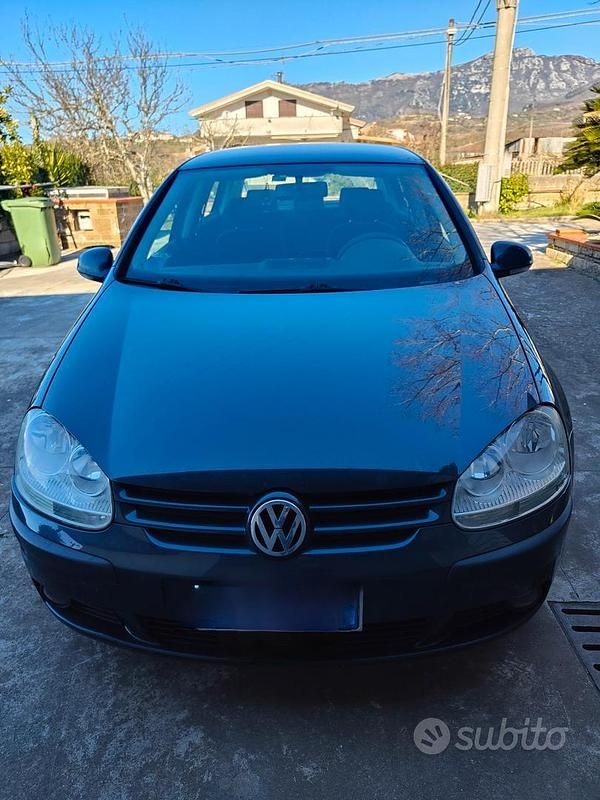 Usata VW Golf V 105 CV (77 kW) 2005 Utilitaria