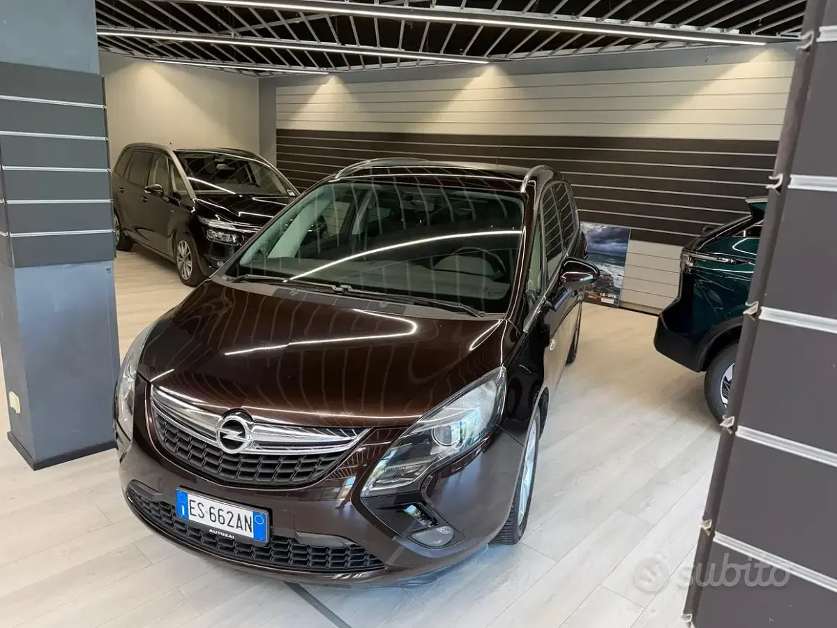 Usata Opel Zafira Tourer 150 CV (110 kW) 2013 Marrone Monovolume