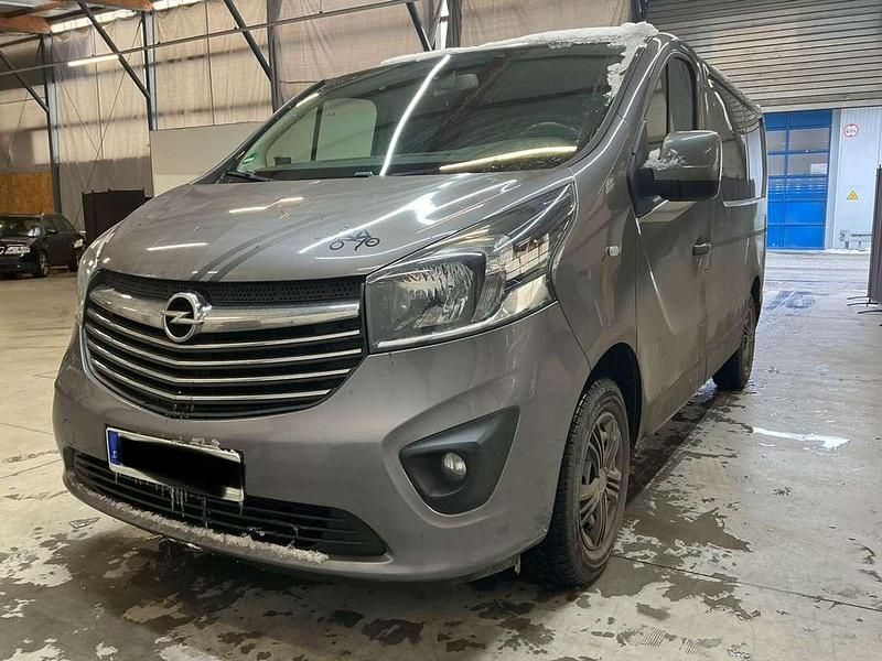 Usata Opel Vivaro 140 CV (102 kW) 2015 Blu/azzurro Monovolume