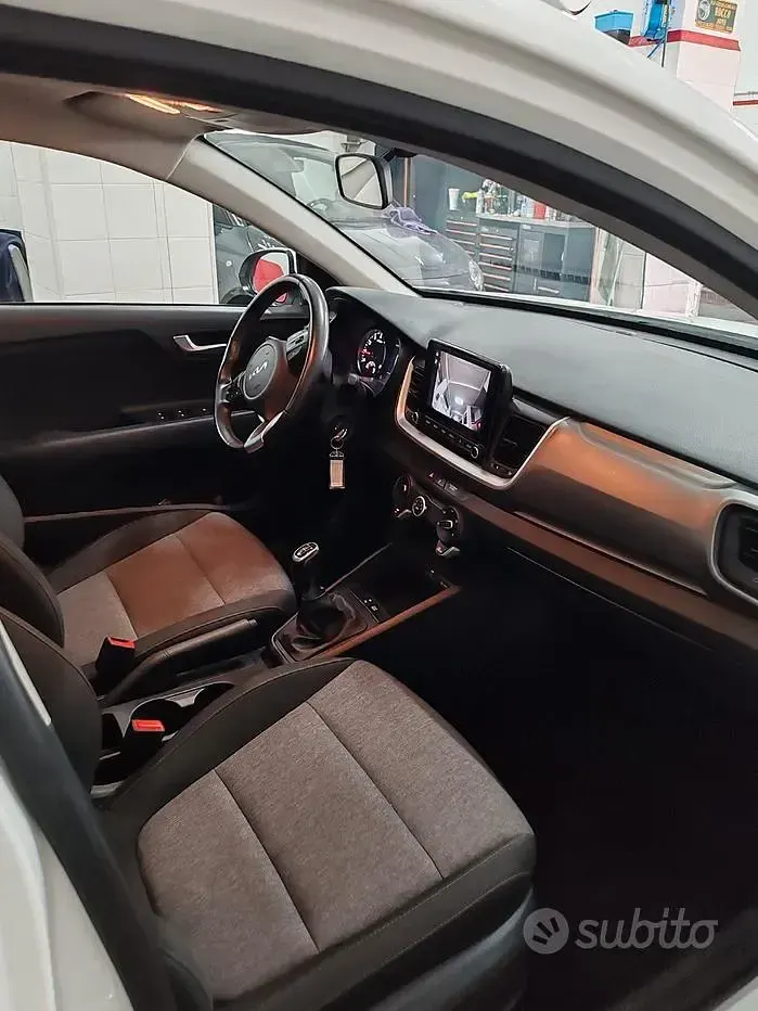 Usata Kia Stonic Urban 101 CV (74 kW) 2023 Bianco SUV
