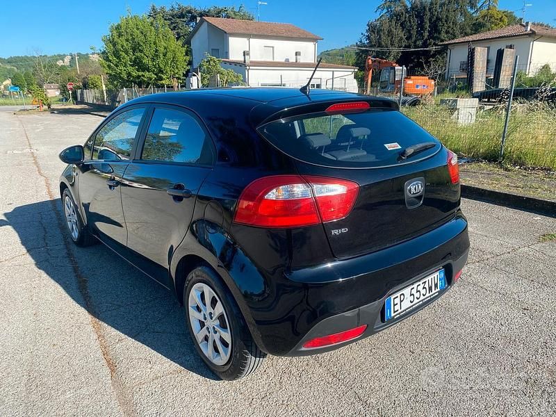 Usata Kia Rio 2013 Nero Berlina