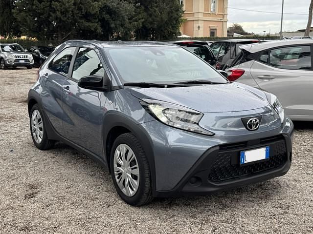 Usata Toyota Aygo X 72 CV (52 kW) 2025 Grigio SUV