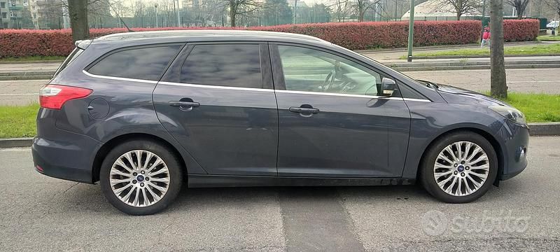 Usata Ford Focus Titanium 115 CV (84 kW) 2012 Blu Station wagon