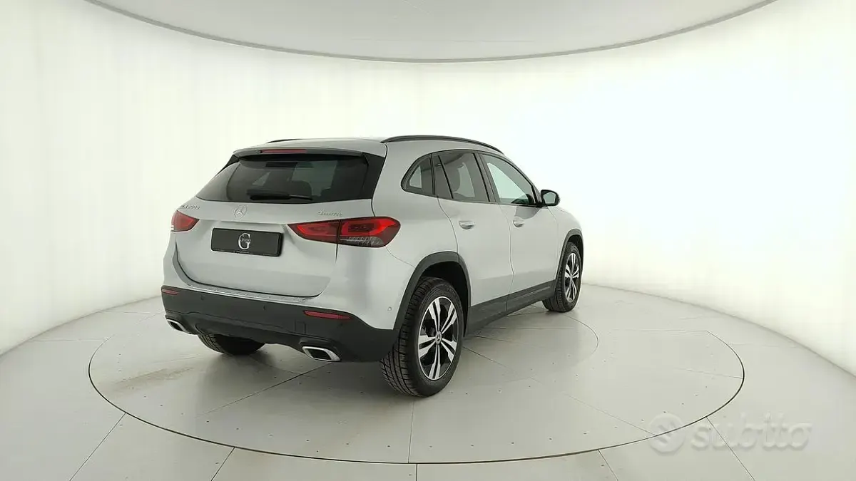 Usata Mercedes GLA200 150 CV (110 kW) 2022 Grigio SUV