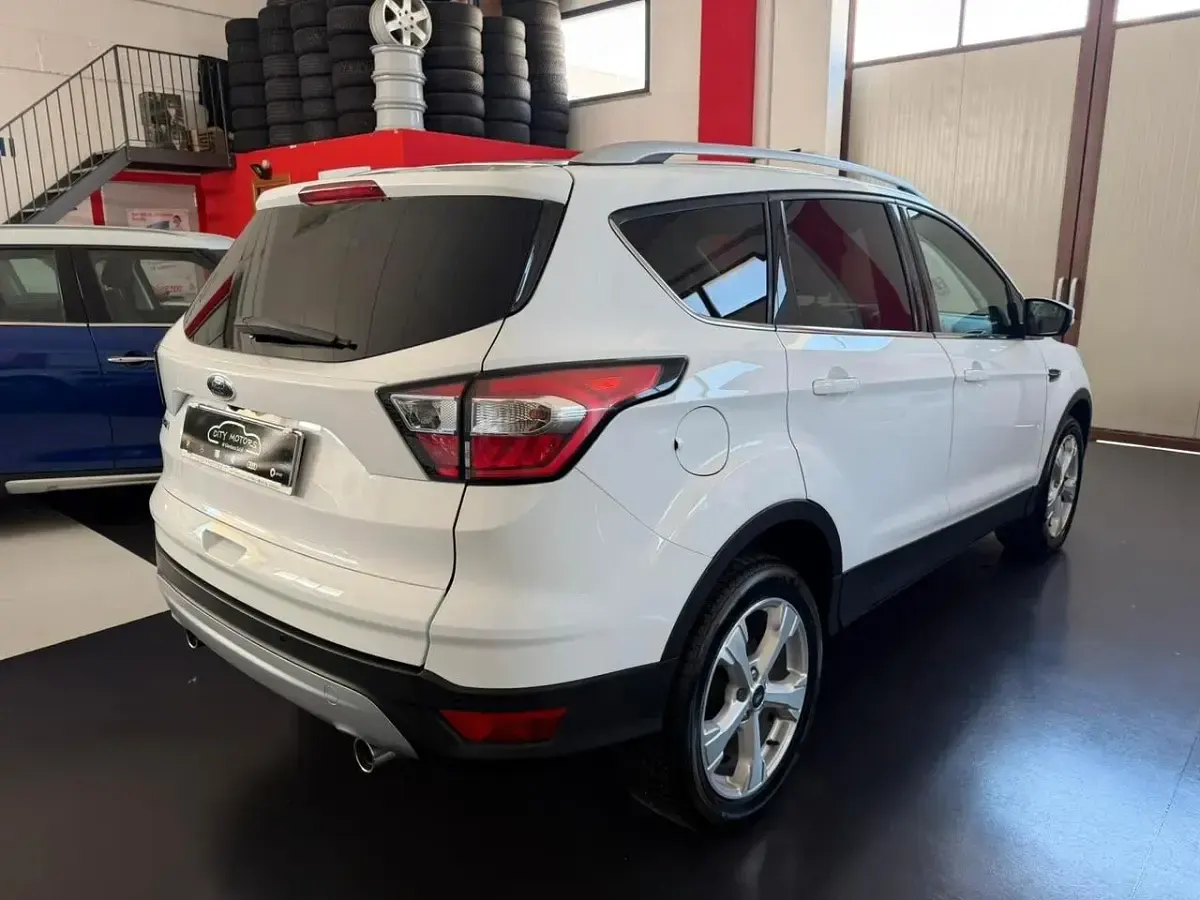 Usata Ford Kuga Titanium 150 CV (110 kW) 2017 Bianco SUV