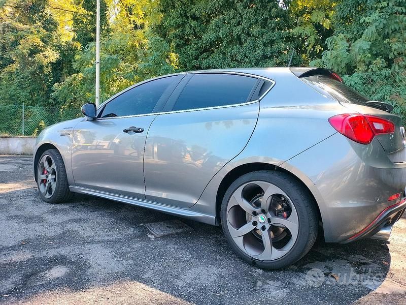 Grigio Usata 2014 Alfa Romeo Giulietta Veloce Tre volumi | 9550 € (Molto cara) - Immagine 1/4