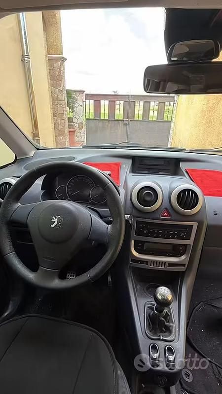 Usata Peugeot 1007 70 CV (51 kW) 2006 Nero Monovolume