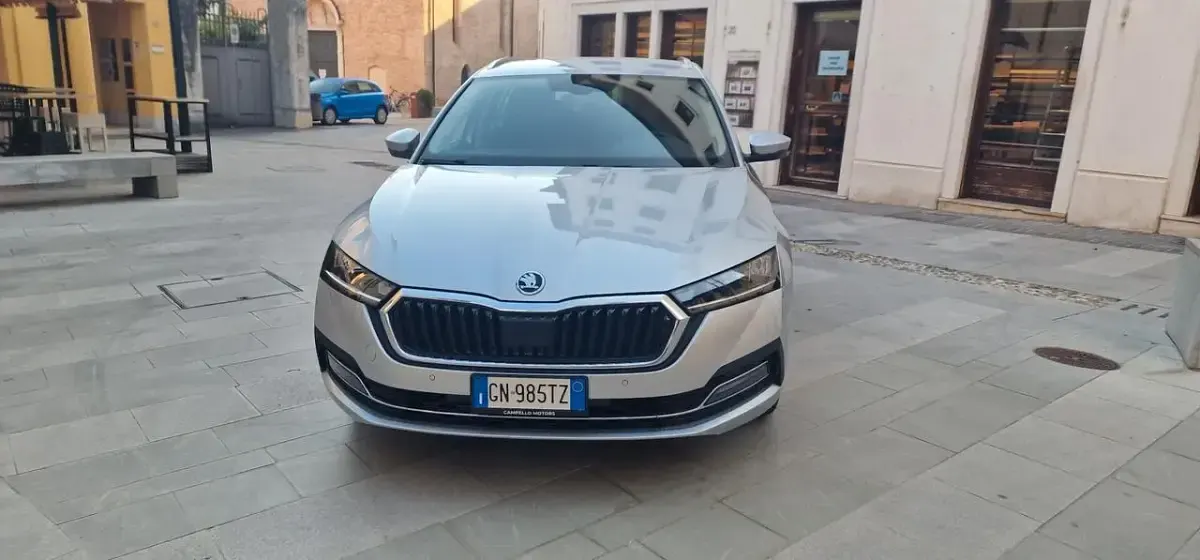 Usata Skoda Octavia Executive 150 CV (110 kW) 2023 Argento Station wagon