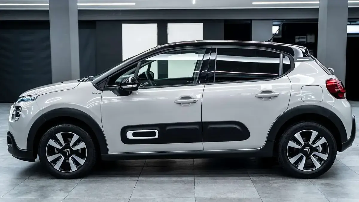 Usata Citroën C3 Shine 102 CV (75 kW) 2024 Grigio perlato metall SUV