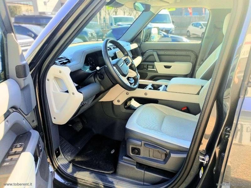 Usata Land Rover Defender SE Dynamic 200 CV (147 kW) 2025 Grigio SUV