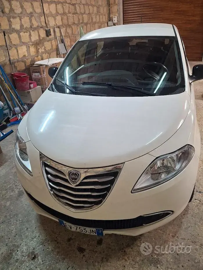 Usata Lancia Ypsilon 95 CV (69 kW) 2014 Bianco Utilitaria