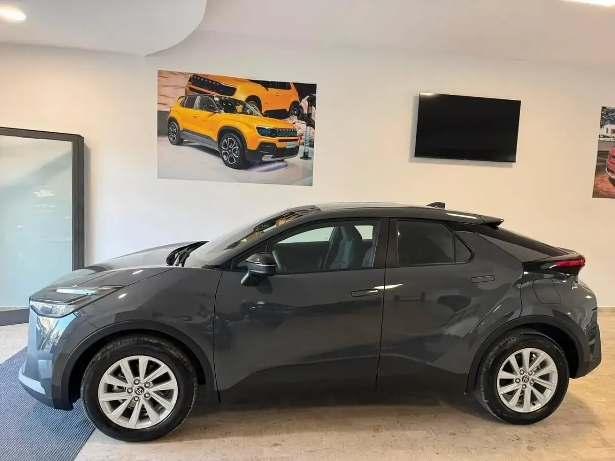 Nuova Toyota C-HR Active 97 CV (71 kW) 2026 Grigio SUV