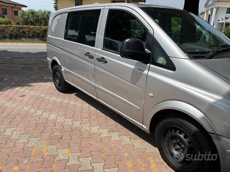 Usata Mercedes Vito 150 CV (110 kW) 2005 Grigio Furgone