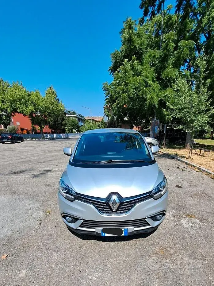 Usata Renault Scénic 131 CV (96 kW) 2017 Grigio Monovolume