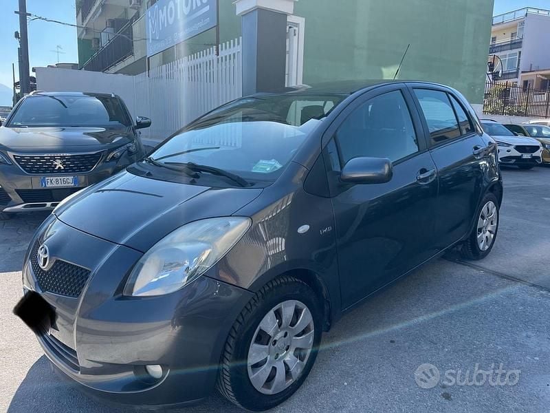 Usata Toyota Yaris Sol 89 CV (65 kW) 2007 Grigio Utilitaria