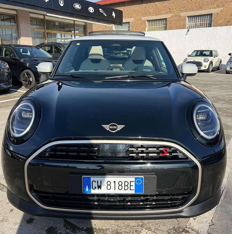 Usata Mini Cooper Favoured 204 CV (150 kW) 2024 Nero Utilitaria
