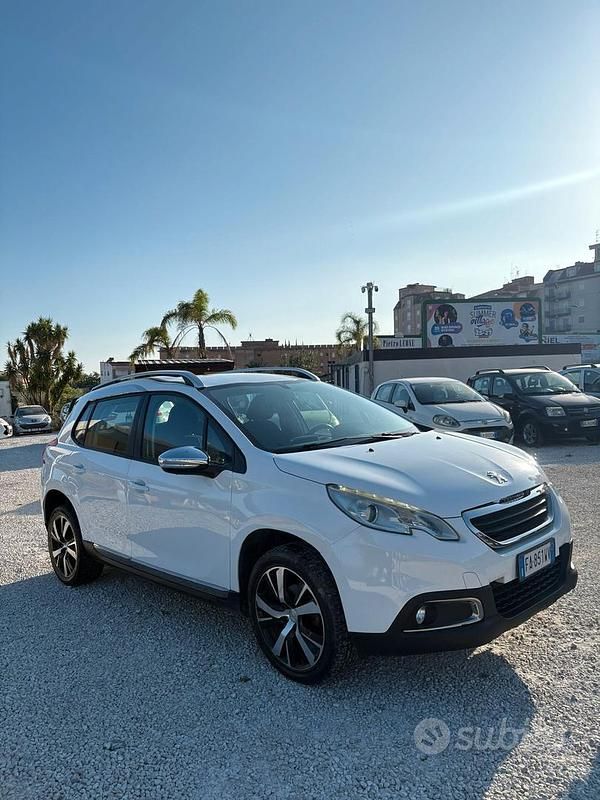 Usata Peugeot 2008 Allure 100 CV (73 kW) 2015 Bianco SUV