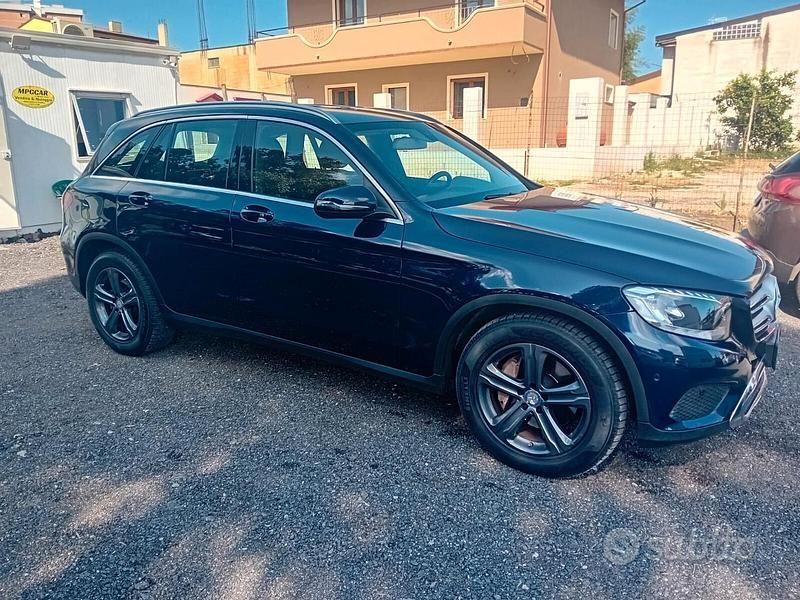 Usata Mercedes GLC250 204 CV (150 kW) 2016 Blu Station wagon