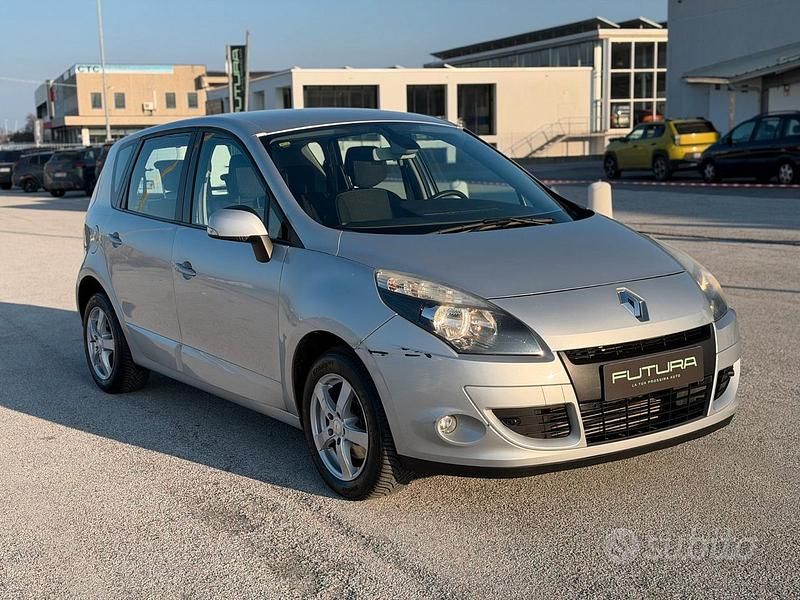 Usata Renault Scénic III Luxe 110 CV (80 kW) 2012 Grigio Monovolume